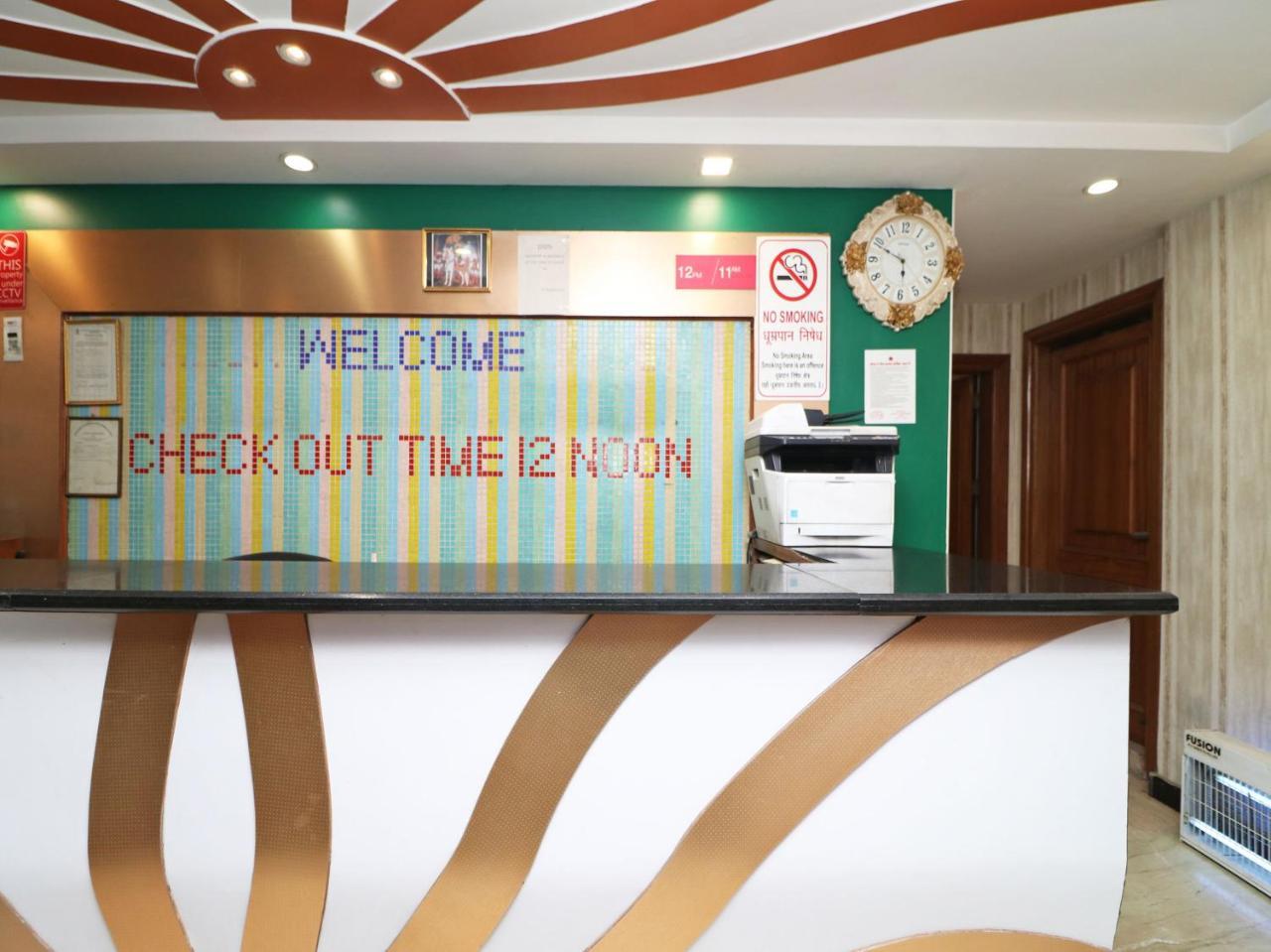 Oyo 2705 Hotel Preet Palace Neu-Delhi Exterior foto